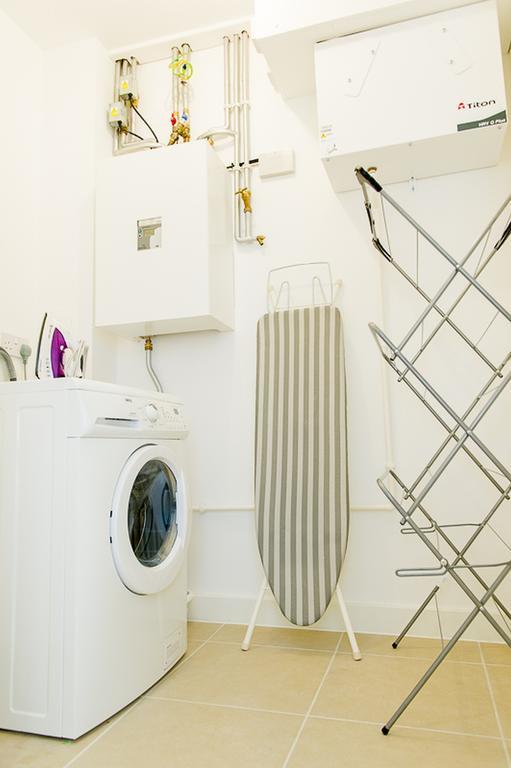 Stockley Apartments ウェストドライトン エクステリア 写真